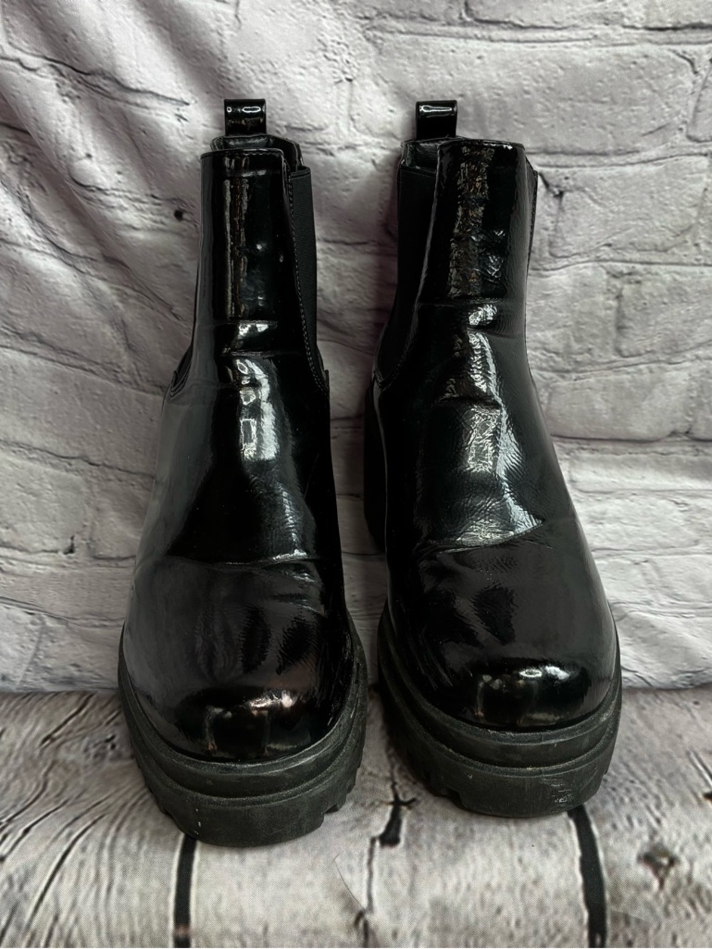 Diba Women’s Black Patent Chelsea Lug Sole Chunky Block Heel Pull On Boots 9.5 - Picture 7 of 14